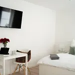 Cosy, Centre Apartment